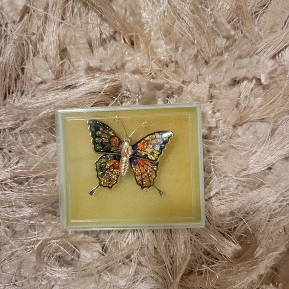 Vintage,  Pretty Butterfly Pin - Picture 2 of 2